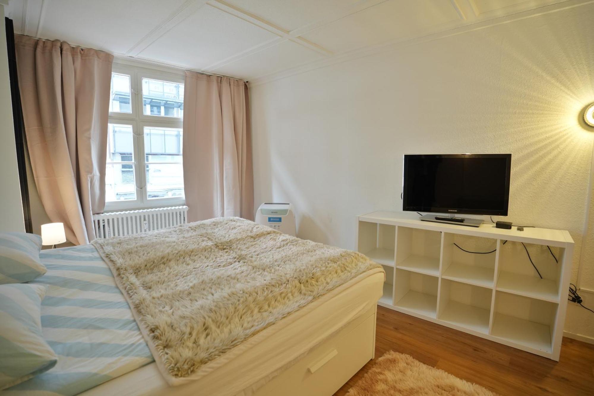 Cozy City Center, 4 Bedroom- 120Sq, 5Min Walk To Main Station Bázel Kültér fotó